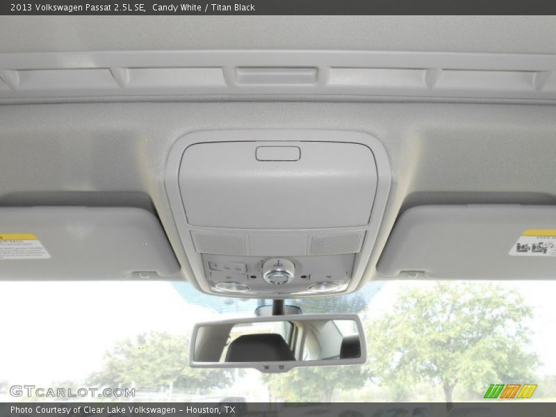 Candy White / Titan Black 2013 Volkswagen Passat 2.5L SE