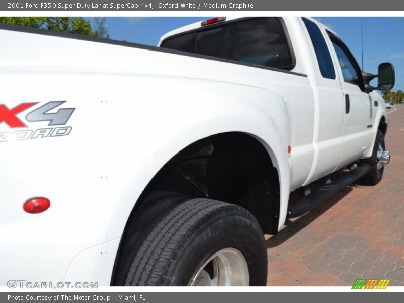 Oxford White / Medium Graphite 2001 Ford F350 Super Duty Lariat SuperCab 4x4
