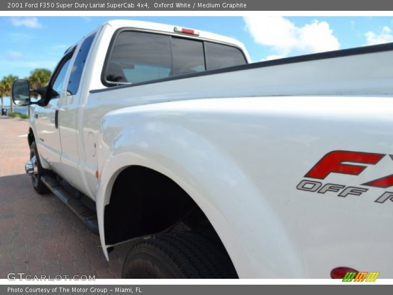 Oxford White / Medium Graphite 2001 Ford F350 Super Duty Lariat SuperCab 4x4