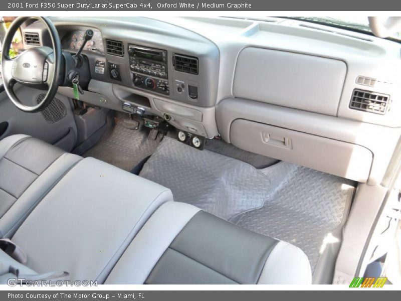 Dashboard of 2001 F350 Super Duty Lariat SuperCab 4x4