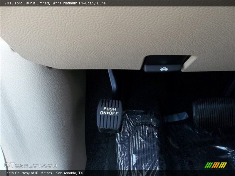 White Platinum Tri-Coat / Dune 2013 Ford Taurus Limited