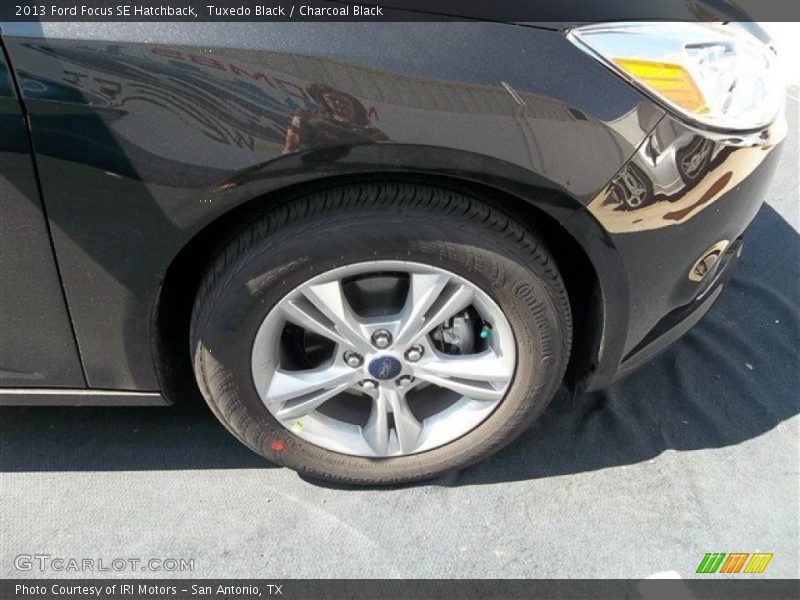 Tuxedo Black / Charcoal Black 2013 Ford Focus SE Hatchback