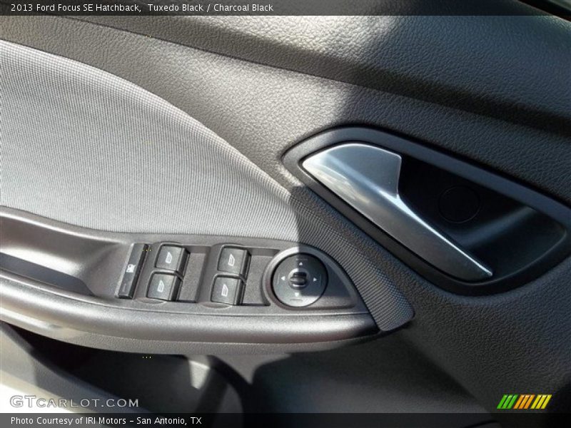 Tuxedo Black / Charcoal Black 2013 Ford Focus SE Hatchback