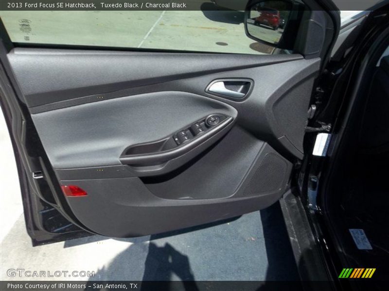 Tuxedo Black / Charcoal Black 2013 Ford Focus SE Hatchback