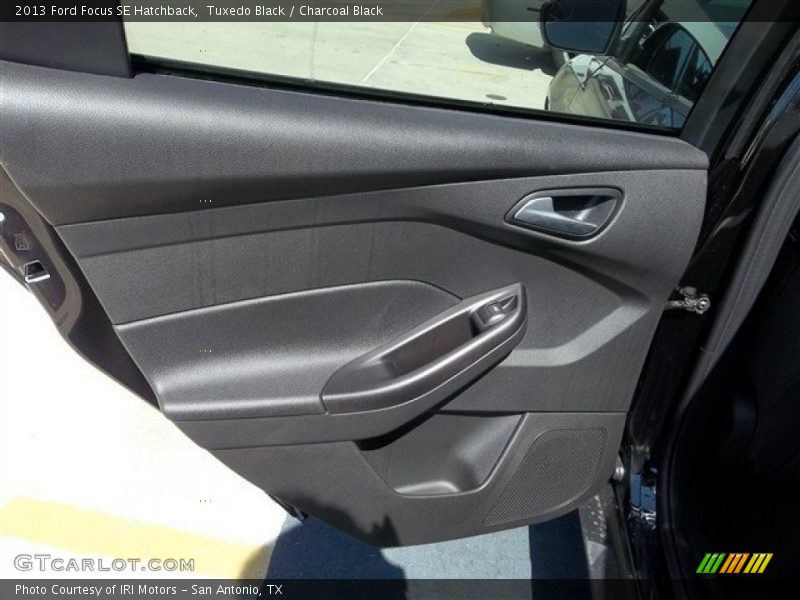 Tuxedo Black / Charcoal Black 2013 Ford Focus SE Hatchback
