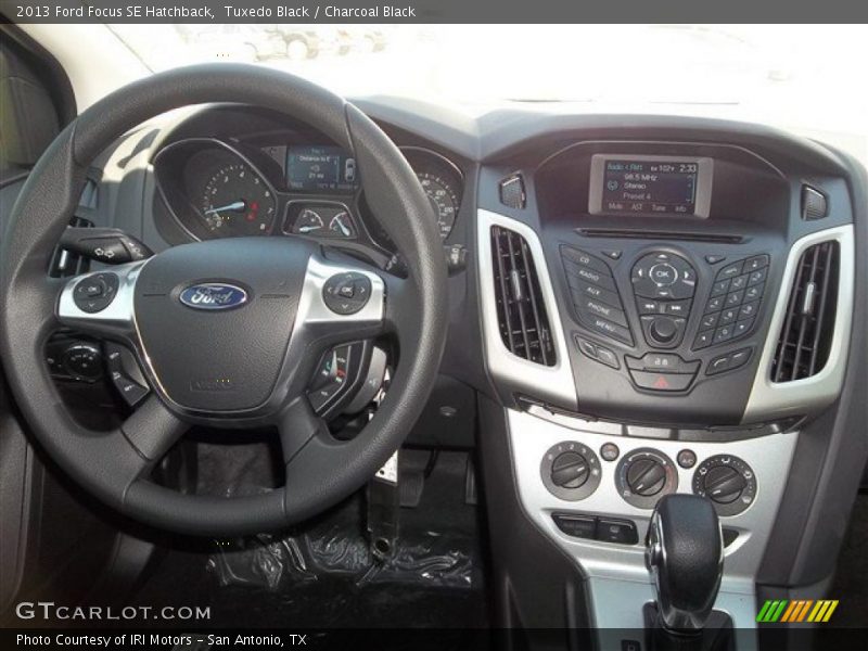 Tuxedo Black / Charcoal Black 2013 Ford Focus SE Hatchback