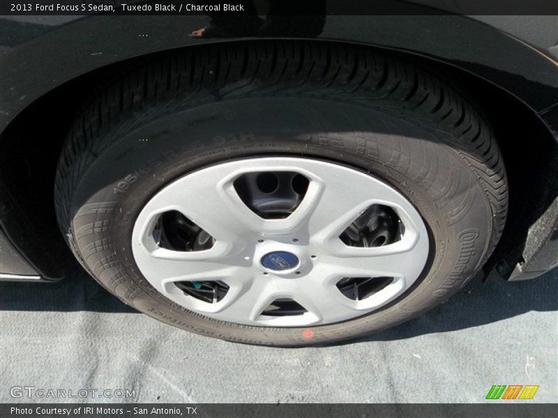 Tuxedo Black / Charcoal Black 2013 Ford Focus S Sedan