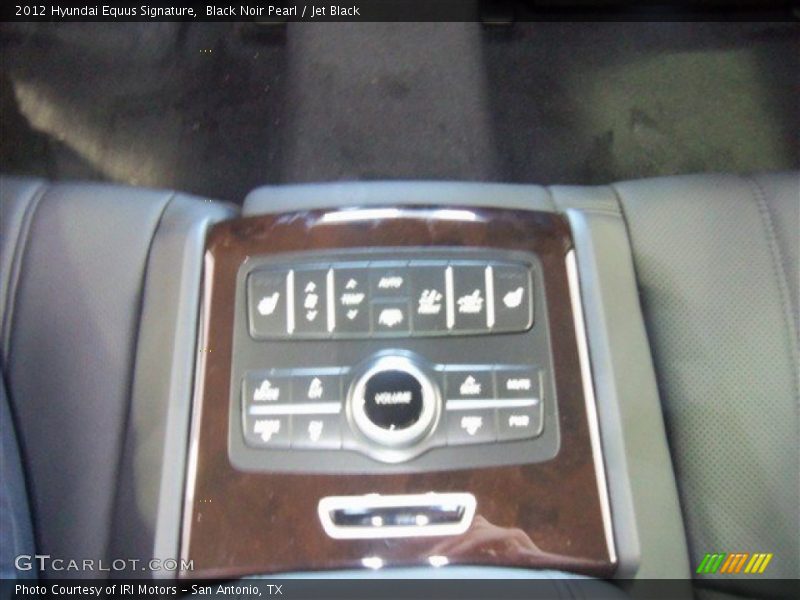 Black Noir Pearl / Jet Black 2012 Hyundai Equus Signature