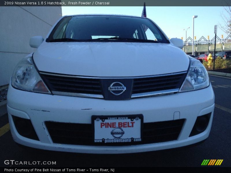 Fresh Powder / Charcoal 2009 Nissan Versa 1.8 S Hatchback