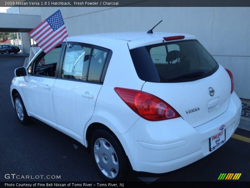 Fresh Powder / Charcoal 2009 Nissan Versa 1.8 S Hatchback