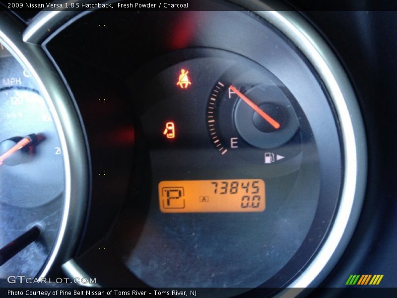 Fresh Powder / Charcoal 2009 Nissan Versa 1.8 S Hatchback