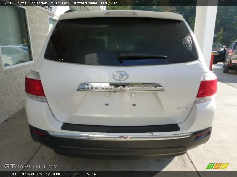 Blizzard White Pearl / Ash 2013 Toyota Highlander Limited 4WD