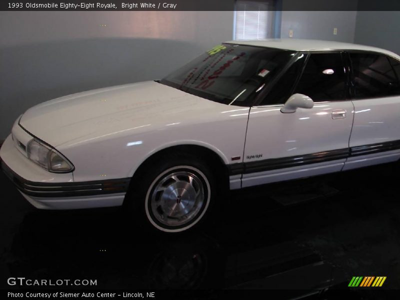 Bright White / Gray 1993 Oldsmobile Eighty-Eight Royale