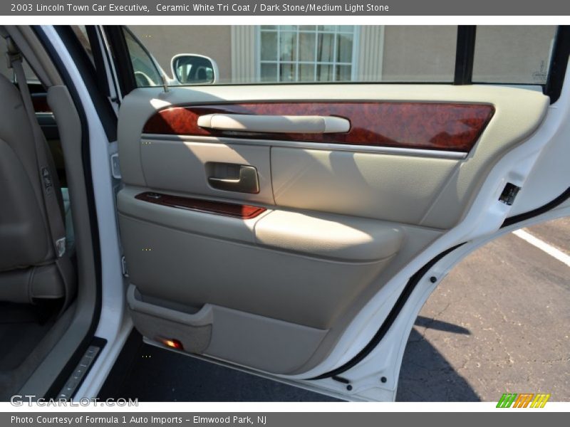 Ceramic White Tri Coat / Dark Stone/Medium Light Stone 2003 Lincoln Town Car Executive