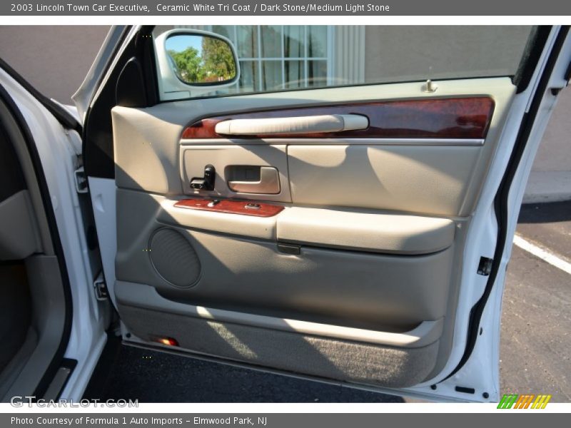 Ceramic White Tri Coat / Dark Stone/Medium Light Stone 2003 Lincoln Town Car Executive