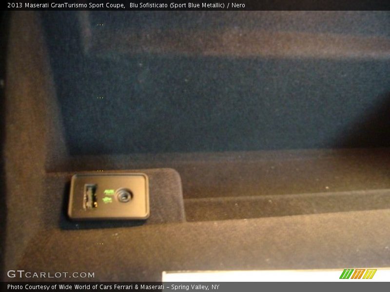 Blu Sofisticato (Sport Blue Metallic) / Nero 2013 Maserati GranTurismo Sport Coupe
