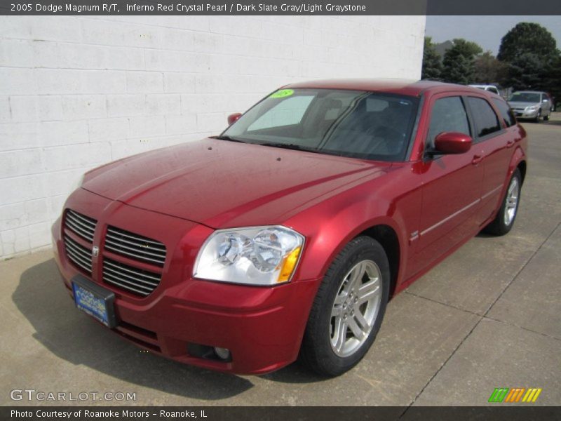 Front 3/4 View of 2005 Magnum R/T