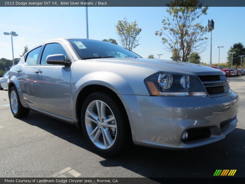 Front 3/4 View of 2013 Avenger SXT V6