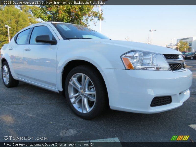 Front 3/4 View of 2013 Avenger SE V6