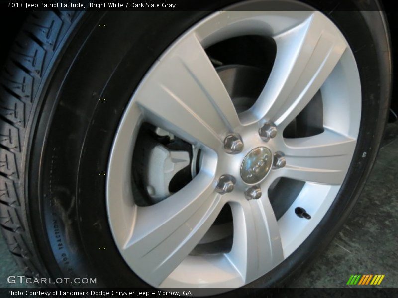 Bright White / Dark Slate Gray 2013 Jeep Patriot Latitude