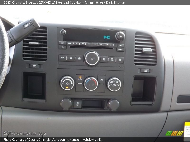 Summit White / Dark Titanium 2013 Chevrolet Silverado 2500HD LS Extended Cab 4x4