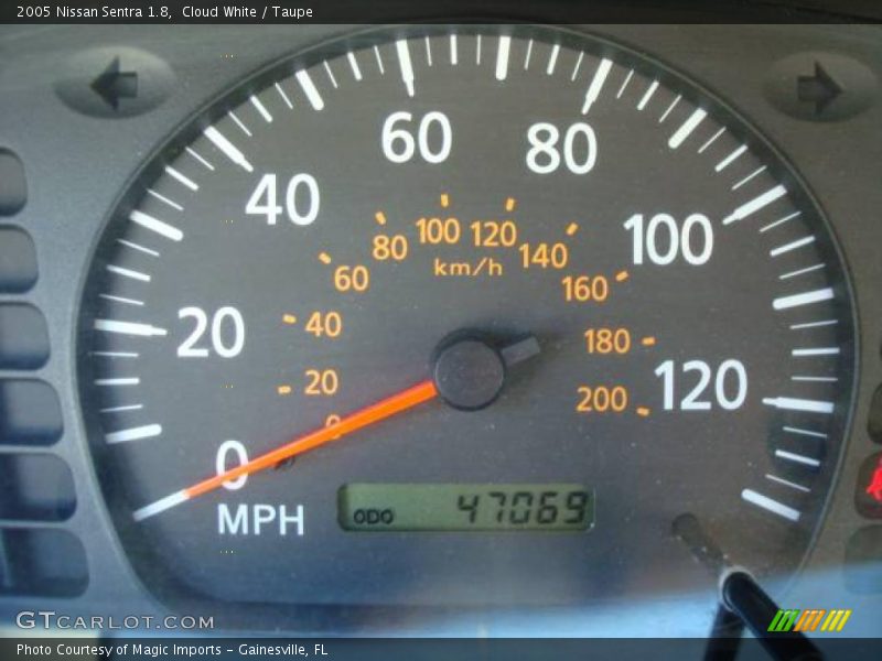 Cloud White / Taupe 2005 Nissan Sentra 1.8