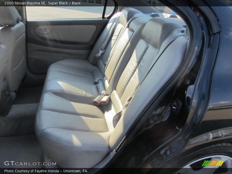 Super Black / Black 2000 Nissan Maxima SE