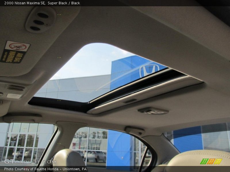 Super Black / Black 2000 Nissan Maxima SE