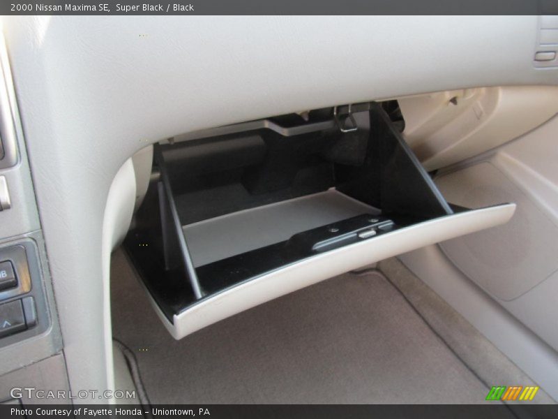 Super Black / Black 2000 Nissan Maxima SE
