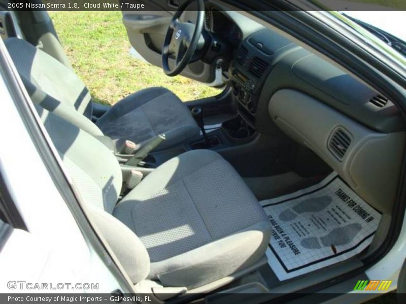 Cloud White / Taupe 2005 Nissan Sentra 1.8