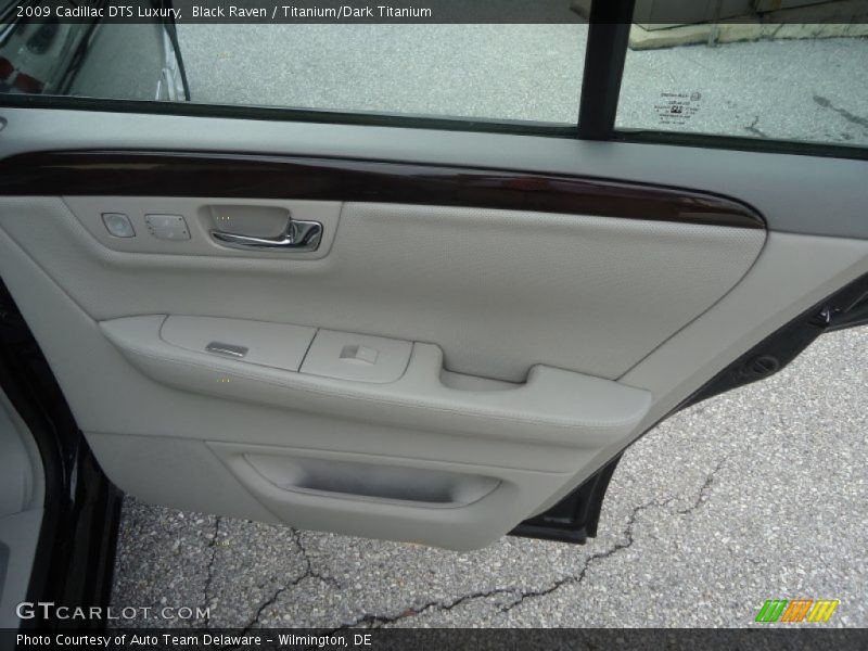 Black Raven / Titanium/Dark Titanium 2009 Cadillac DTS Luxury
