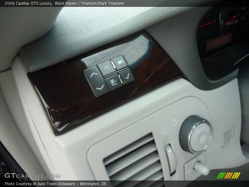 Black Raven / Titanium/Dark Titanium 2009 Cadillac DTS Luxury