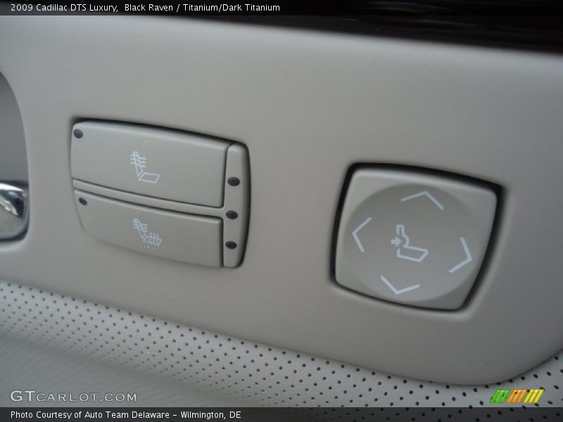 Black Raven / Titanium/Dark Titanium 2009 Cadillac DTS Luxury