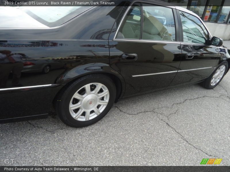 Black Raven / Titanium/Dark Titanium 2009 Cadillac DTS Luxury