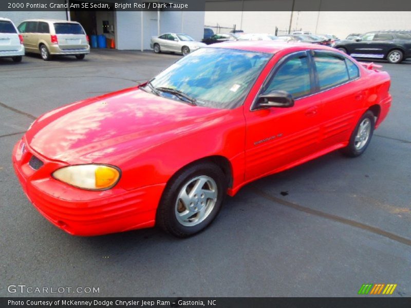 Bright Red / Dark Taupe 2000 Pontiac Grand Am SE Sedan