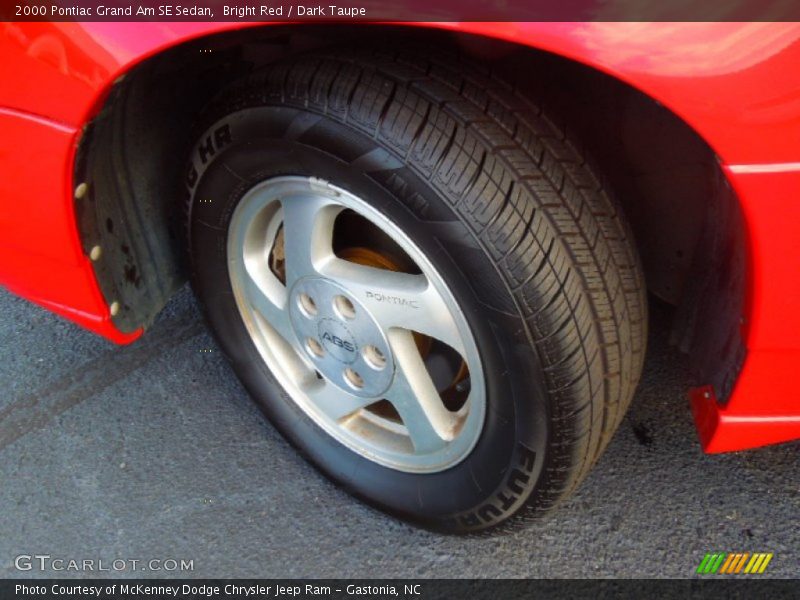 Bright Red / Dark Taupe 2000 Pontiac Grand Am SE Sedan