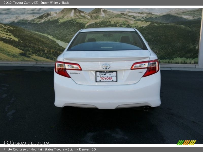 Super White / Black 2012 Toyota Camry SE