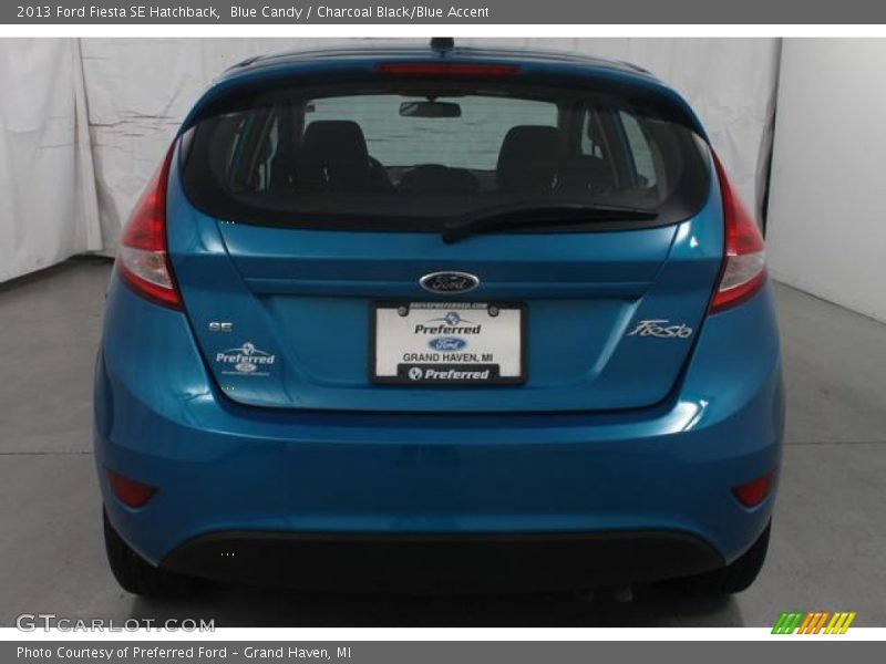 Blue Candy / Charcoal Black/Blue Accent 2013 Ford Fiesta SE Hatchback