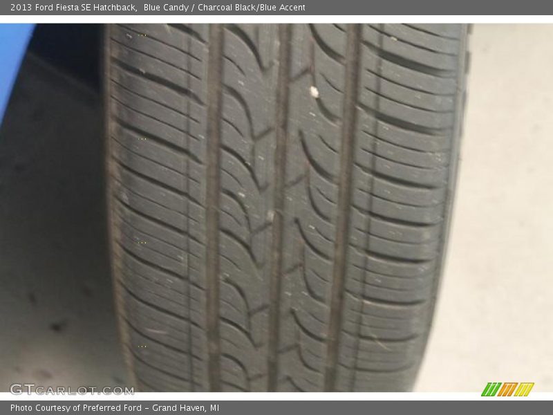 Blue Candy / Charcoal Black/Blue Accent 2013 Ford Fiesta SE Hatchback