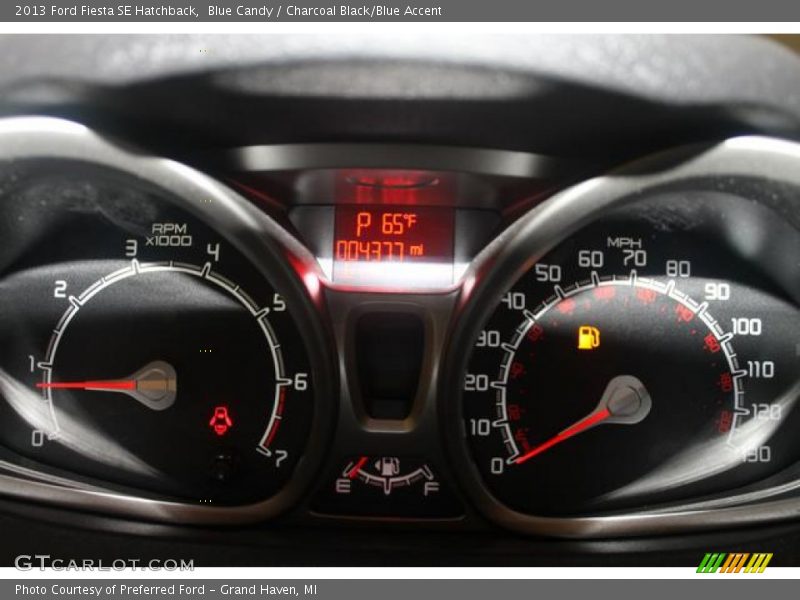Blue Candy / Charcoal Black/Blue Accent 2013 Ford Fiesta SE Hatchback