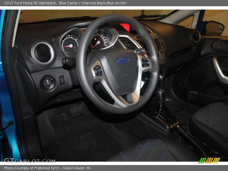 Blue Candy / Charcoal Black/Blue Accent 2013 Ford Fiesta SE Hatchback