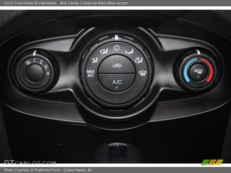 Blue Candy / Charcoal Black/Blue Accent 2013 Ford Fiesta SE Hatchback