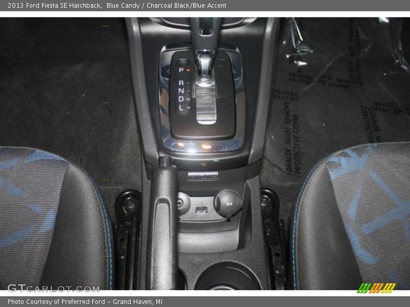 Blue Candy / Charcoal Black/Blue Accent 2013 Ford Fiesta SE Hatchback