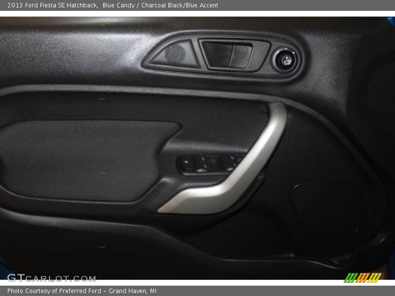 Blue Candy / Charcoal Black/Blue Accent 2013 Ford Fiesta SE Hatchback