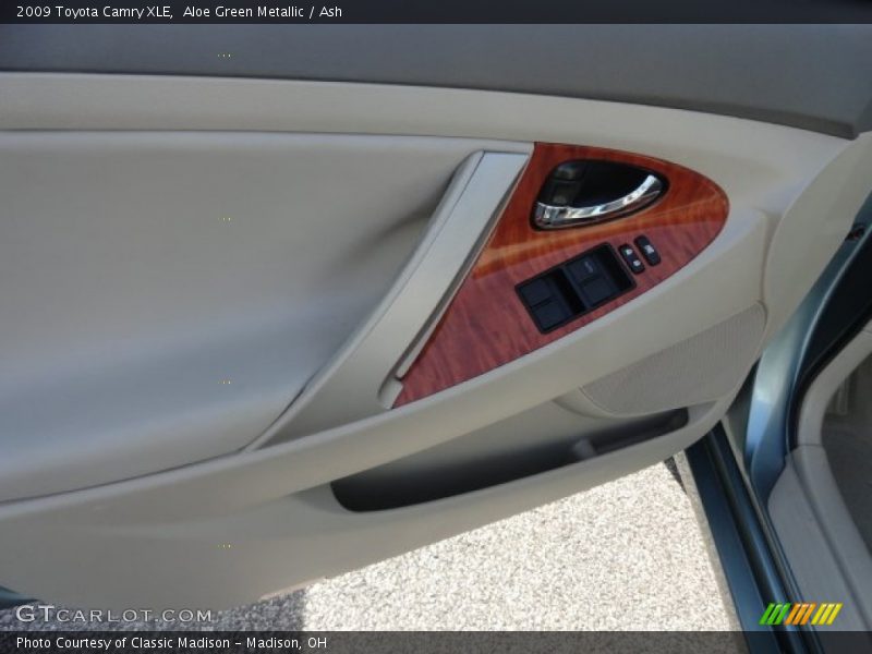 Aloe Green Metallic / Ash 2009 Toyota Camry XLE
