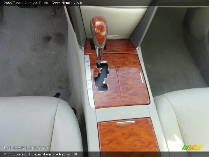 Aloe Green Metallic / Ash 2009 Toyota Camry XLE