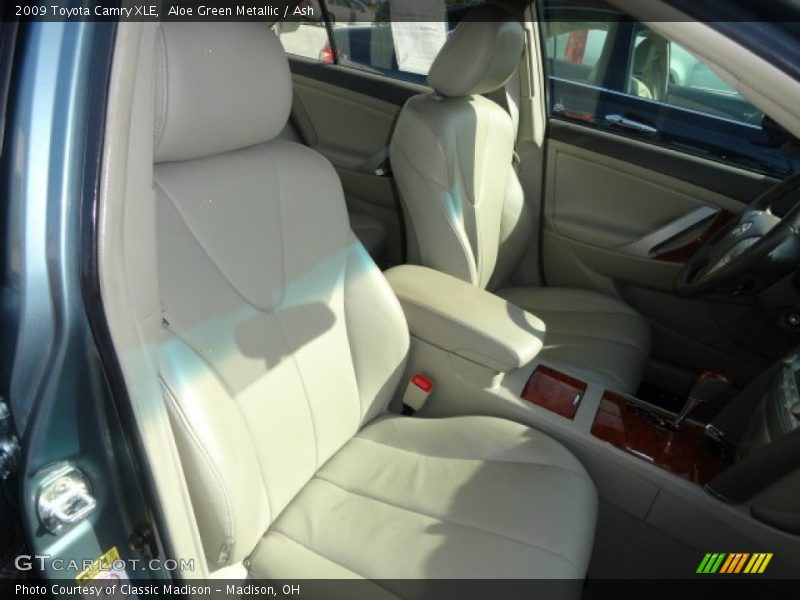 Aloe Green Metallic / Ash 2009 Toyota Camry XLE