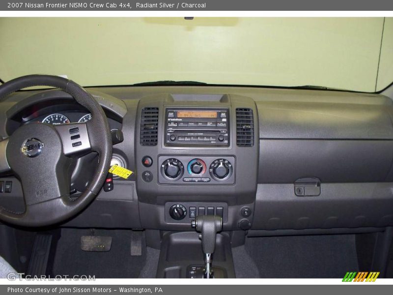 Radiant Silver / Charcoal 2007 Nissan Frontier NISMO Crew Cab 4x4