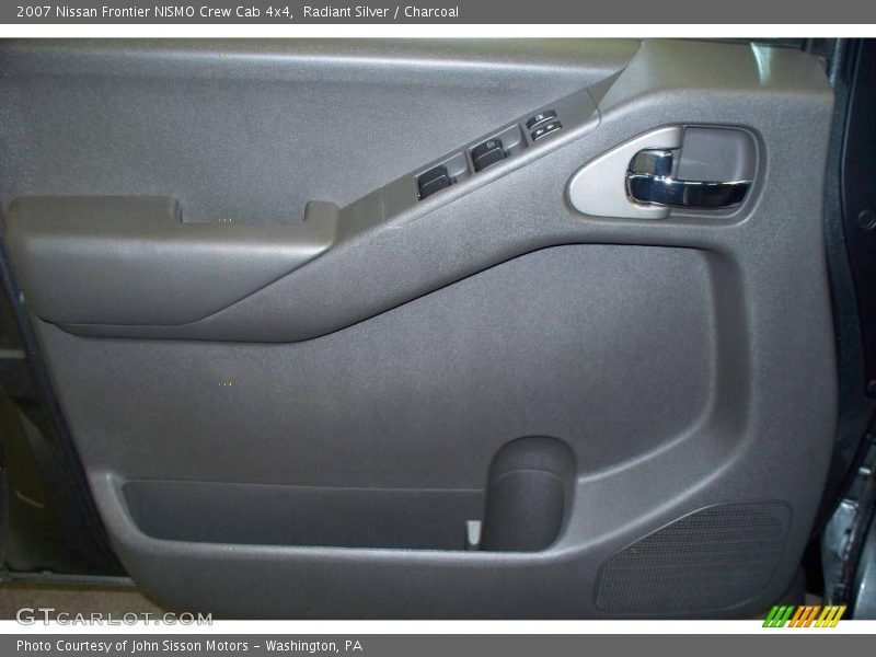 Radiant Silver / Charcoal 2007 Nissan Frontier NISMO Crew Cab 4x4