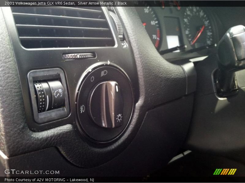 Silver Arrow Metallic / Black 2001 Volkswagen Jetta GLX VR6 Sedan